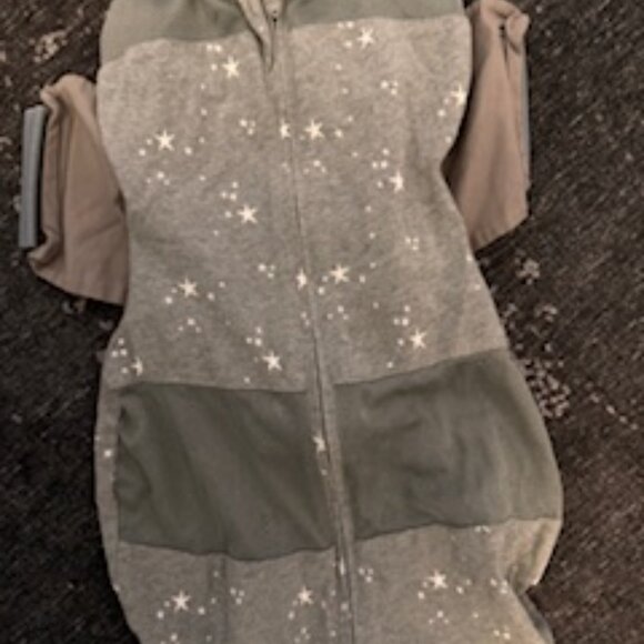 Happiest Baby SNOO Sleep Sacks, Grey (M) and White (S) - Picture 5 of 6